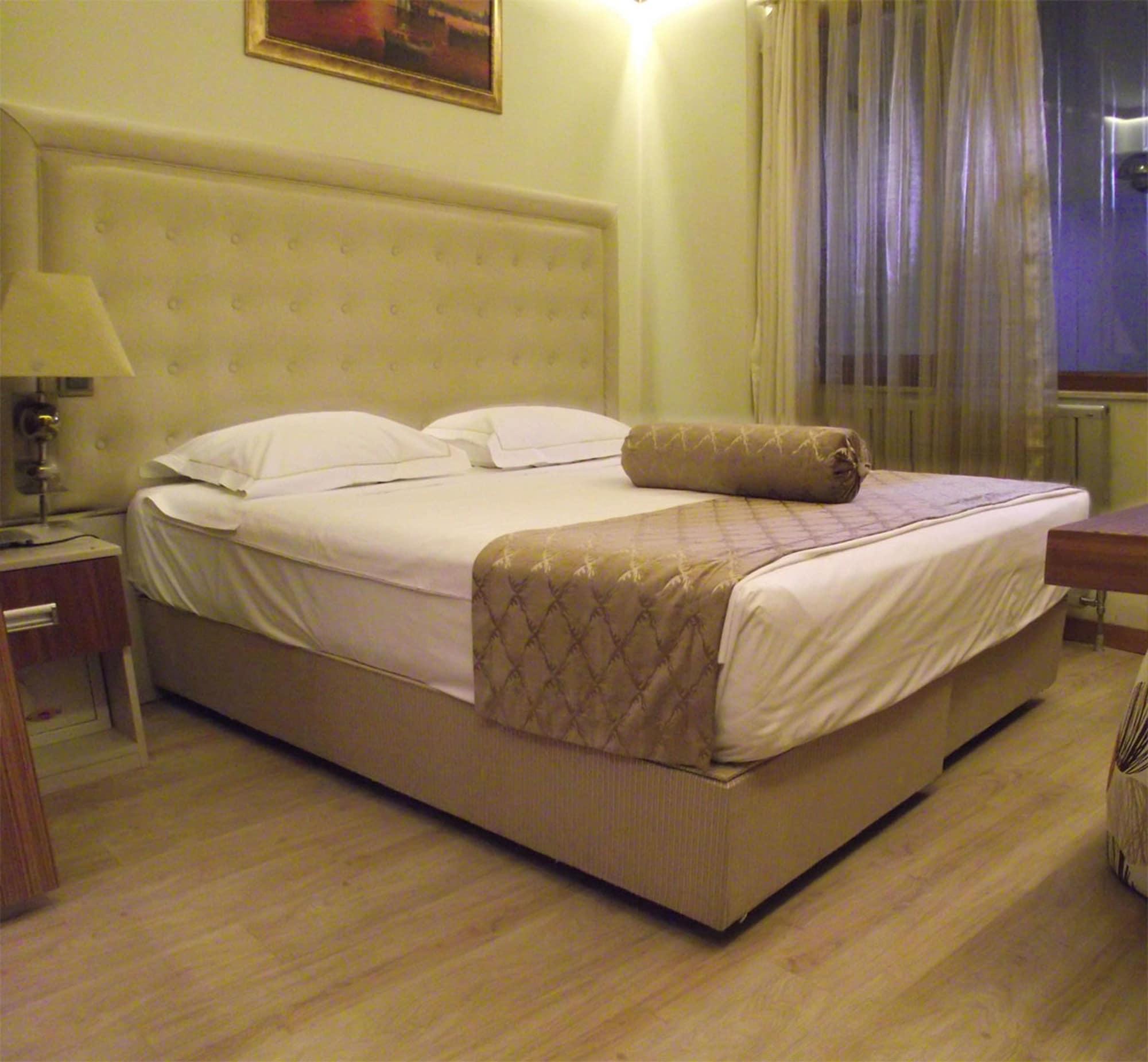 Galata Palace מלון 2*